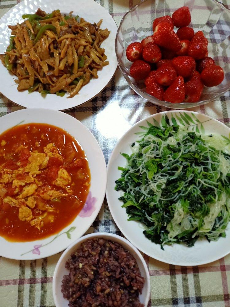 手撕杏鲍菇炒肉