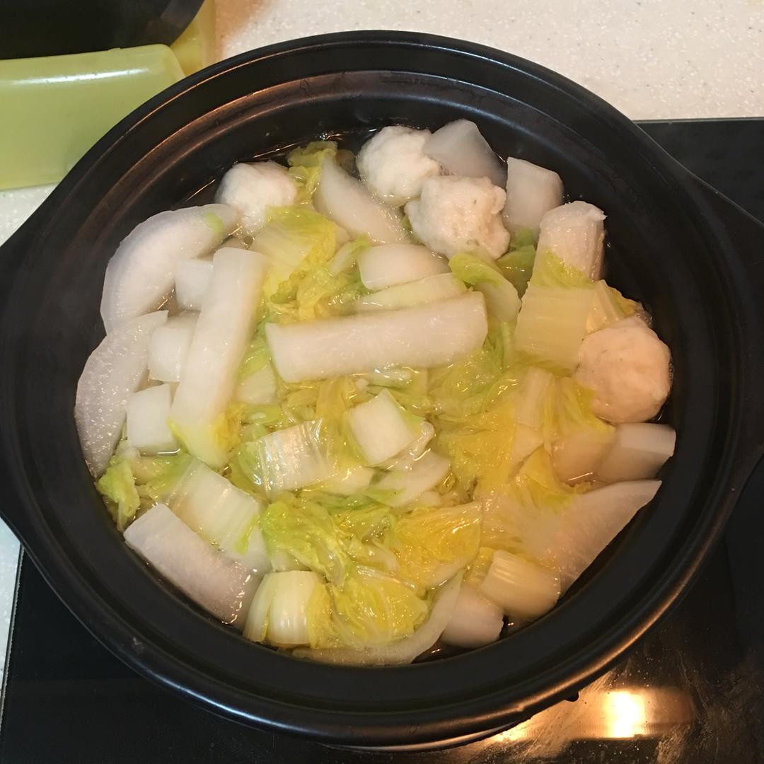 landy小可乐麻麻做的白萝卜白菜汤