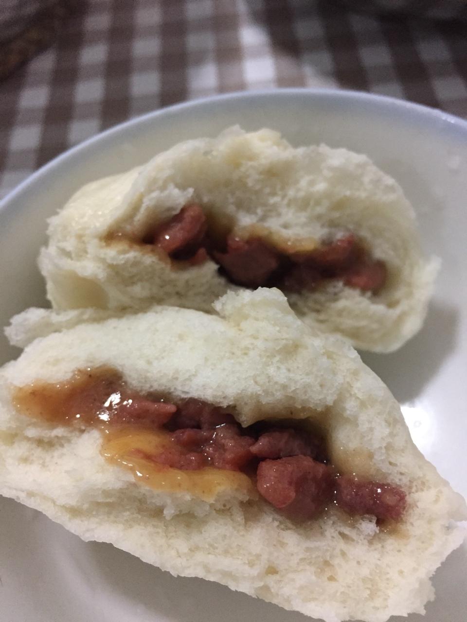 云朵般松软爆浆蜜汁叉烧包