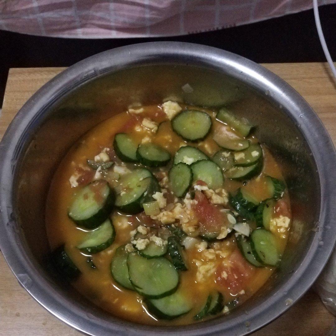 番茄黄瓜炒蛋（夏季减肥快手菜）