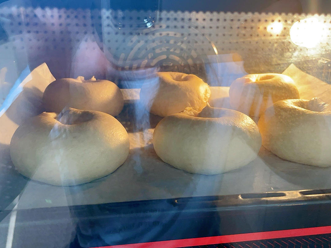 鸡纵菌脆肠全麦贝果🥯嘎嘎香｜别错过