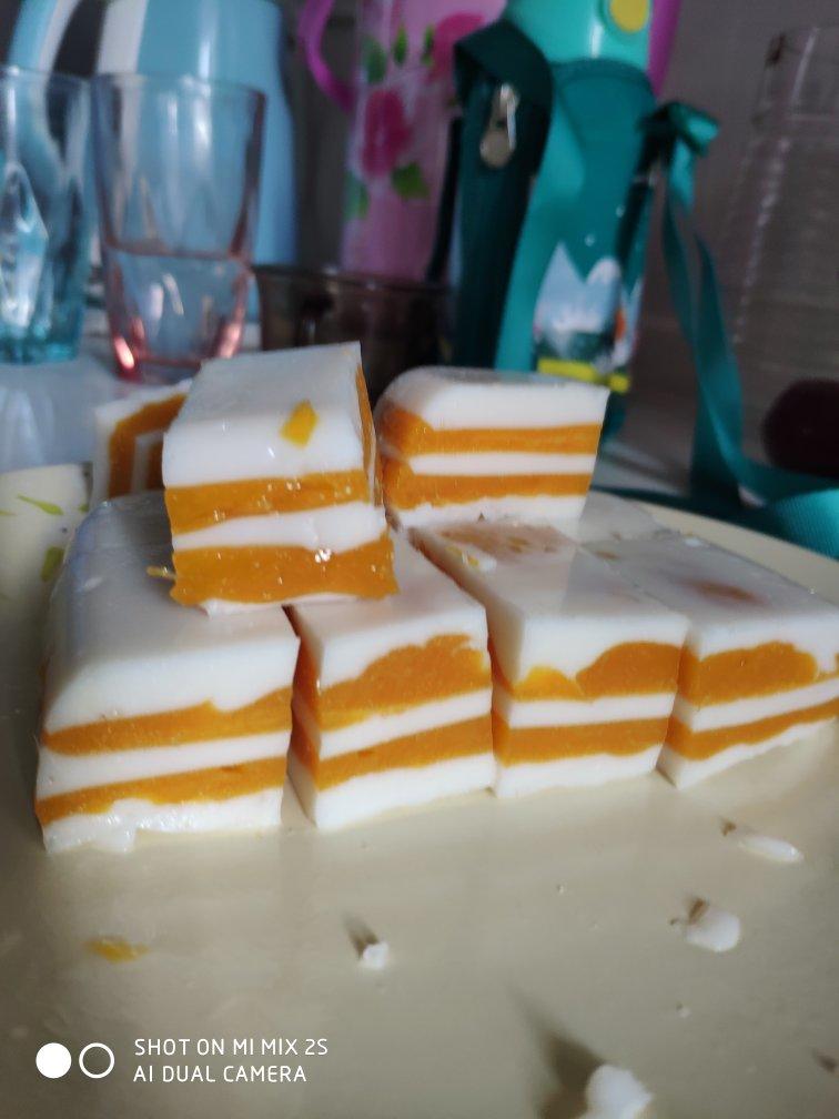 妈妈们快看，这道甜品是会跳舞的，孩子们一定喜欢！——芒果千层糕