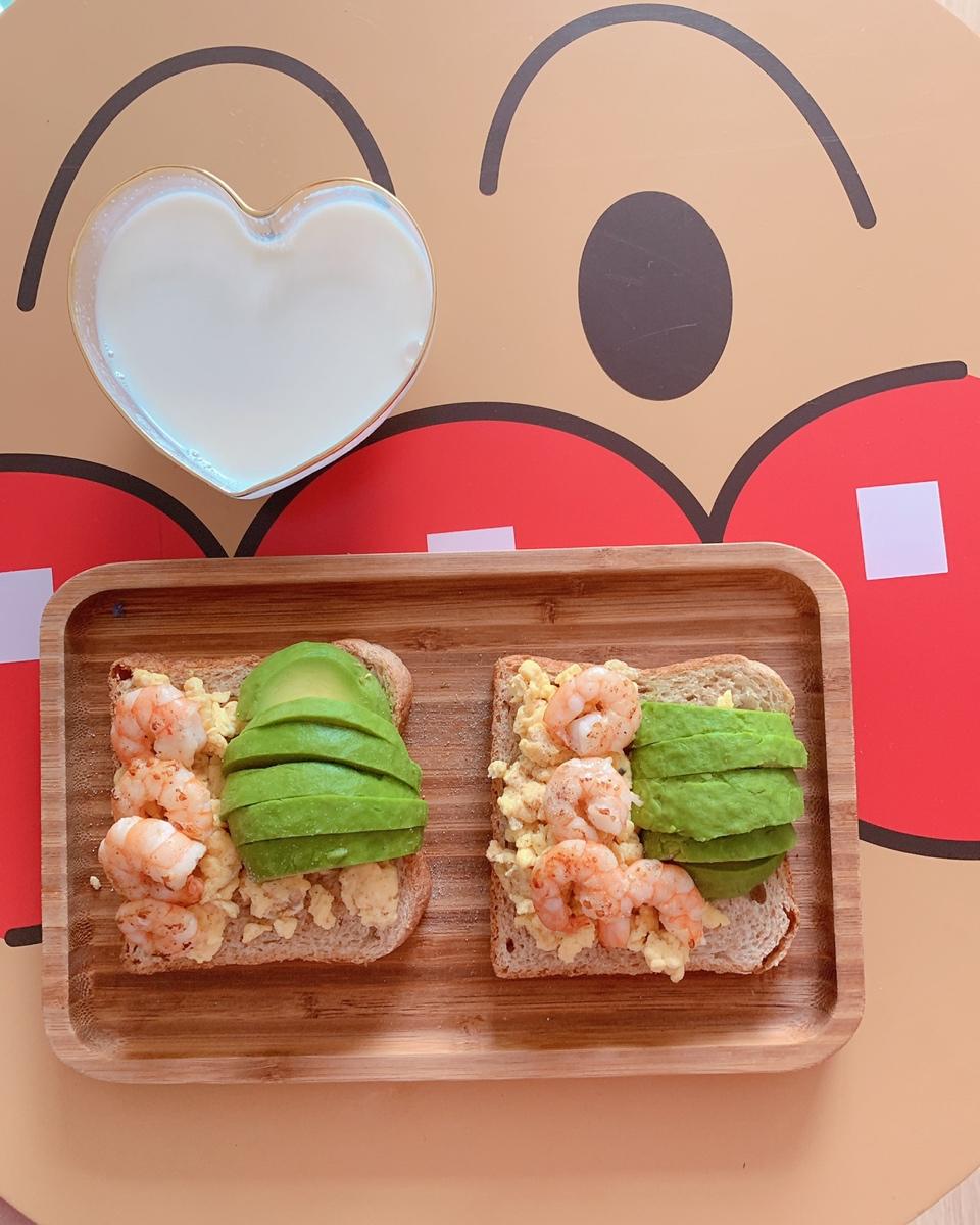 虾仁牛油果鸡蛋吐司（减脂食谱）