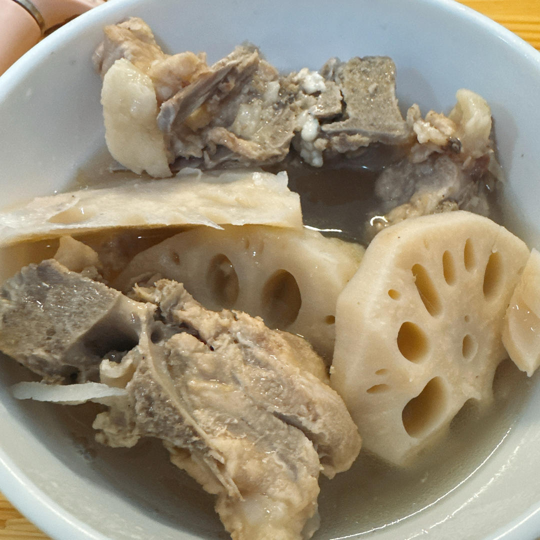 莲藕花生排骨汤