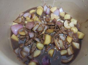 黑椒牛柳土豆焖饭的做法 步骤4