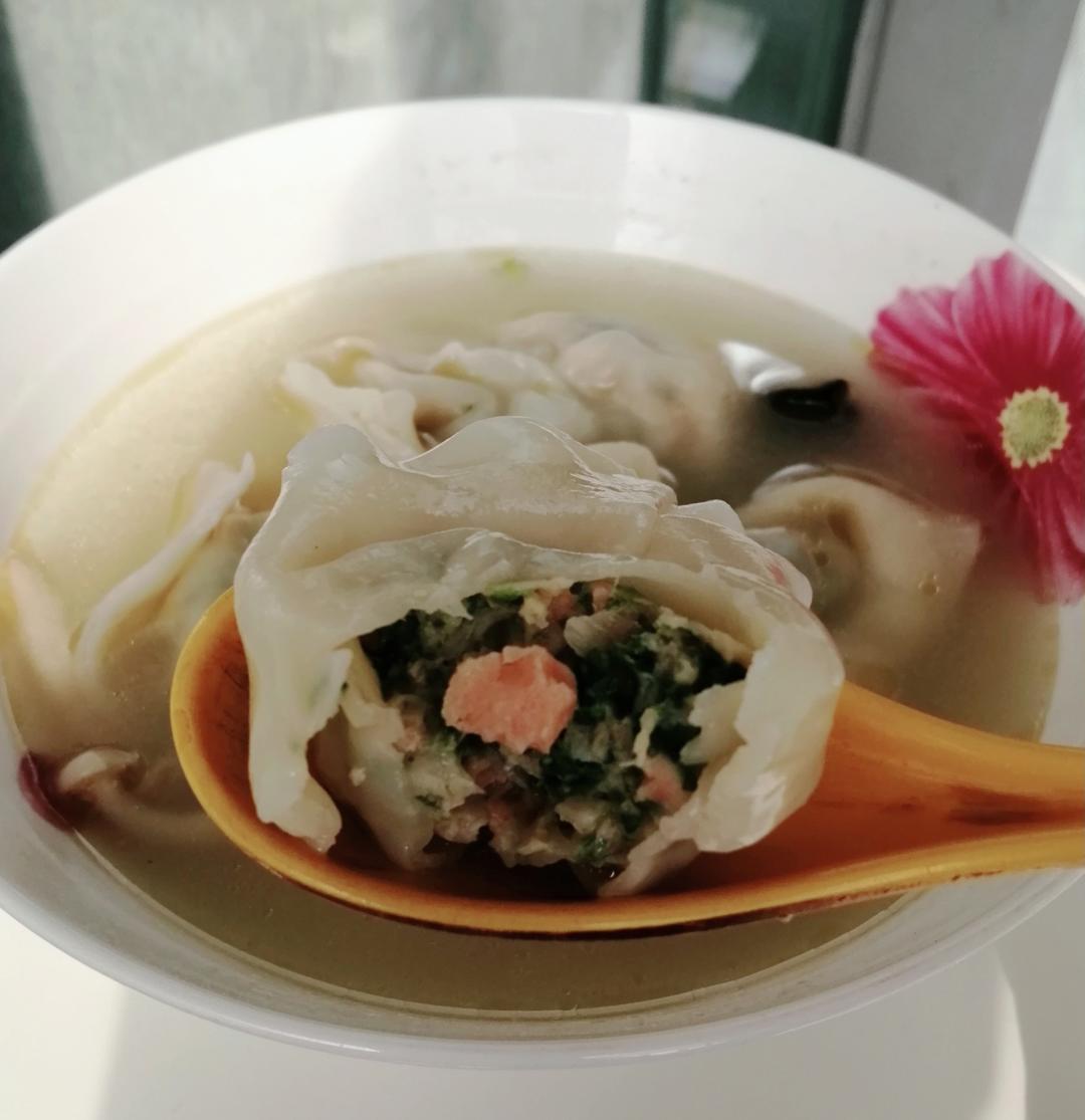 鲜肉三文鱼荠菜大馄饨