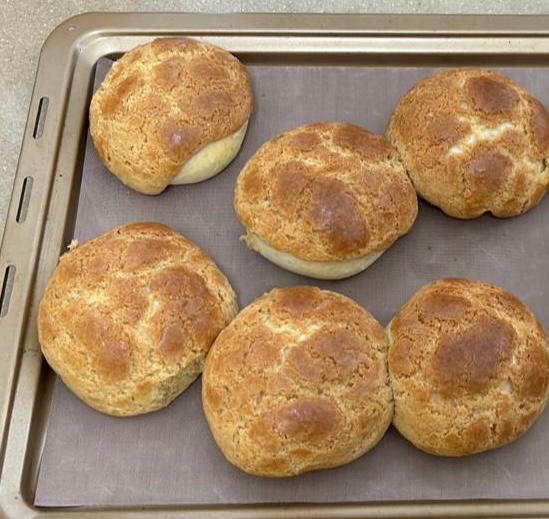 做100款面包の12：在家开茶餐厅!港式菠萝包 –不划格子自然裂开的香酥脆皮！菠萝油/酥皮包