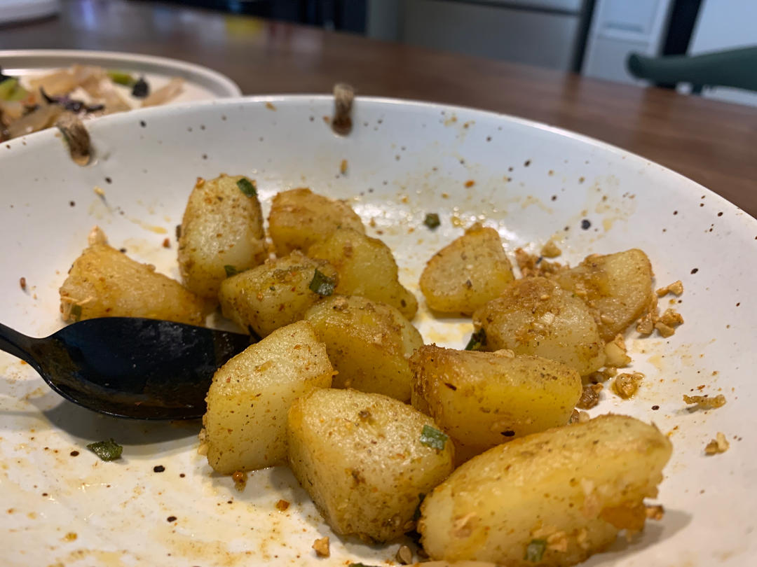 【小高姐】香辣土豆 浓郁调料包裹着的干甜小土豆