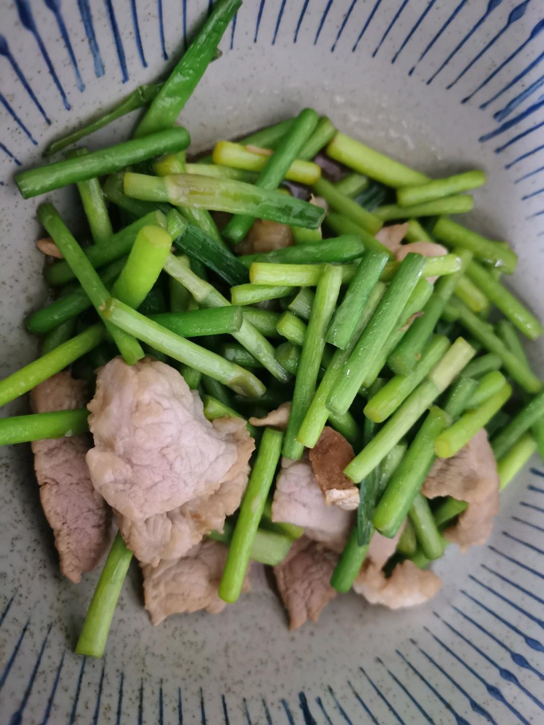 简单易做的下饭菜－蒜苔炒肉