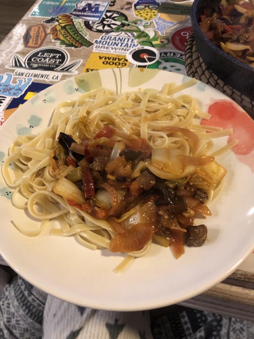 新疆过油肉拌面
