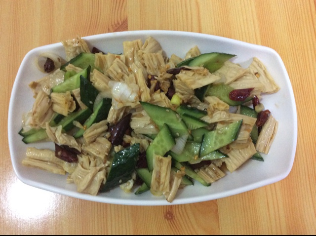 腐竹木耳拌黄瓜