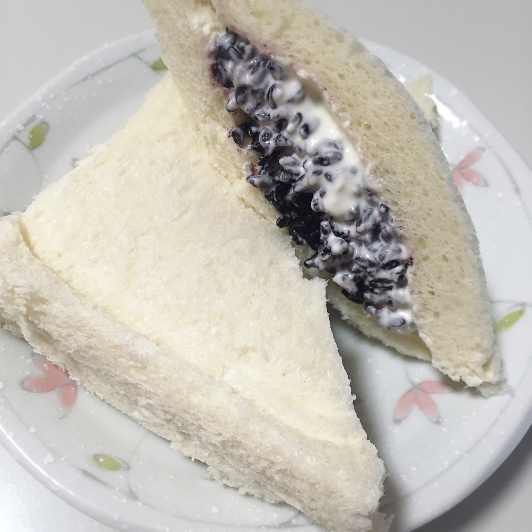 非常好吃的～紫米奶酪包（美味三明治）