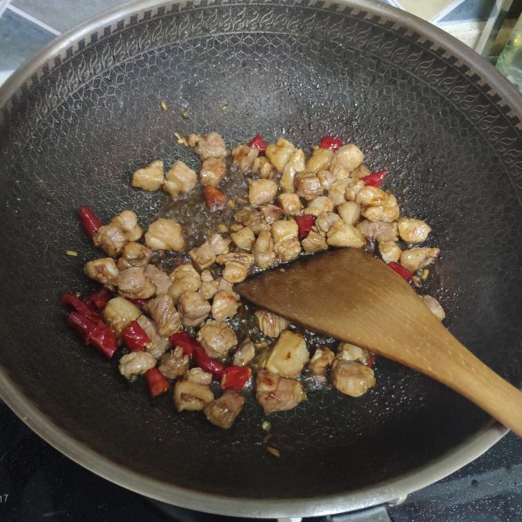 五花肉豆角蒸卤面的做法 步骤5