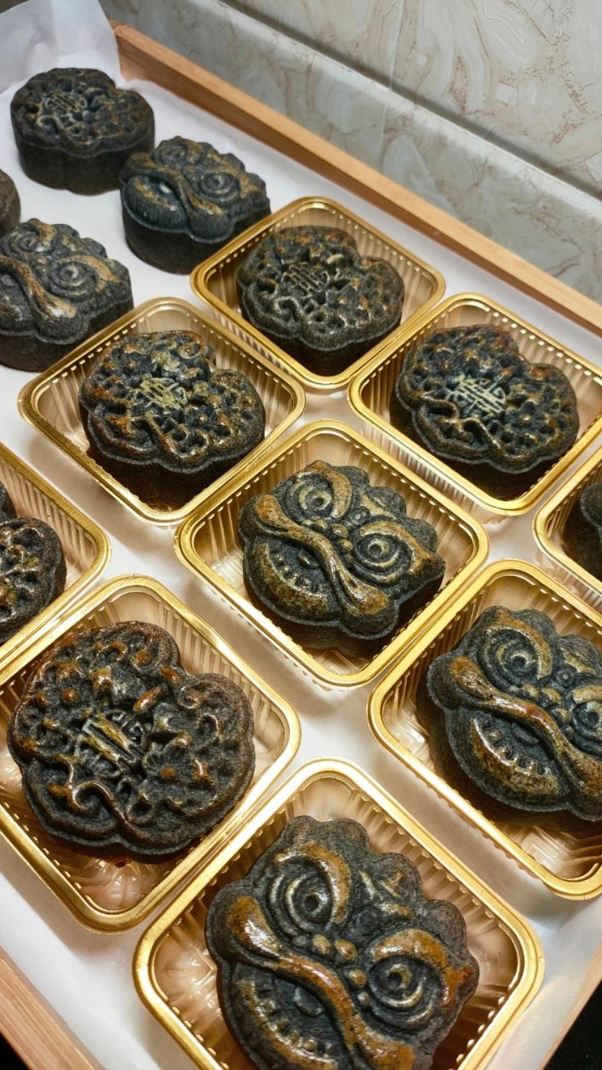 广式月饼—蛋黄莲蓉月饼