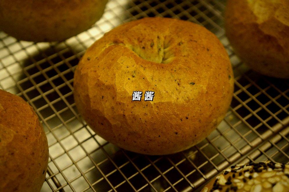 黑芝麻全麦贝果