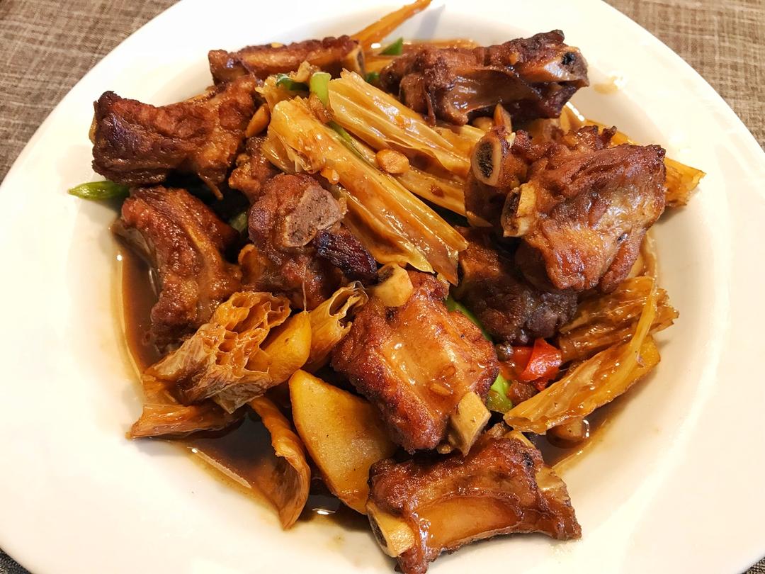 腐竹闷排骨
