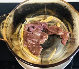 小肠猪肝枸杞汤的做法 步骤4