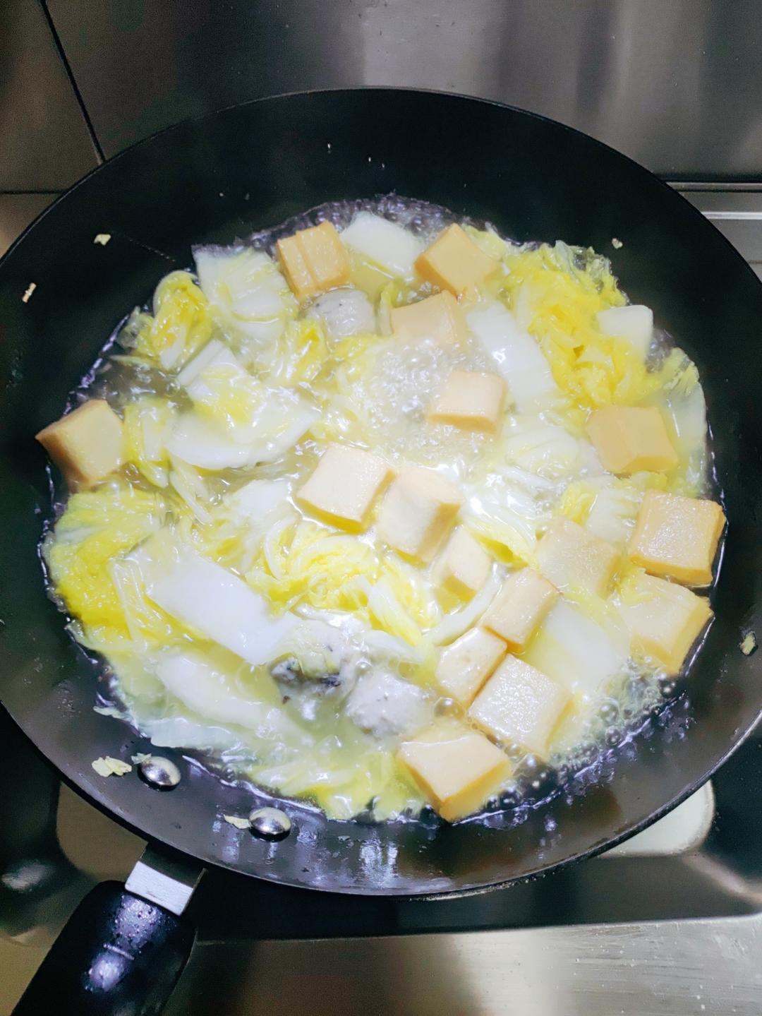 白菜粉丝丸子汤的做法 步骤7