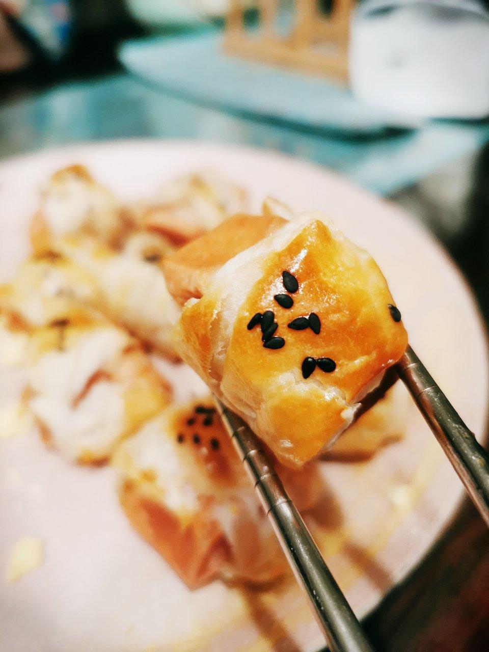 香肠酥皮卷：手抓饼皮还能这样吃，不用和面快速搞定早餐