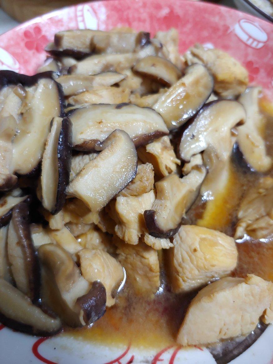 香菇滑鸡片/香菇炒鸡胸肉