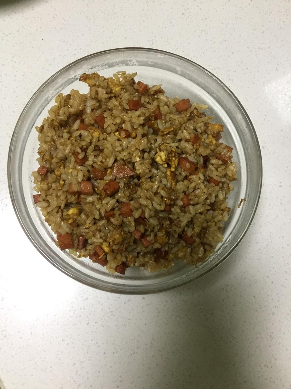 据说是 正宗酱油炒饭