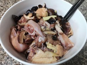 香菇木耳蒸鸡——简单快手，厨房小白福音的做法 步骤4