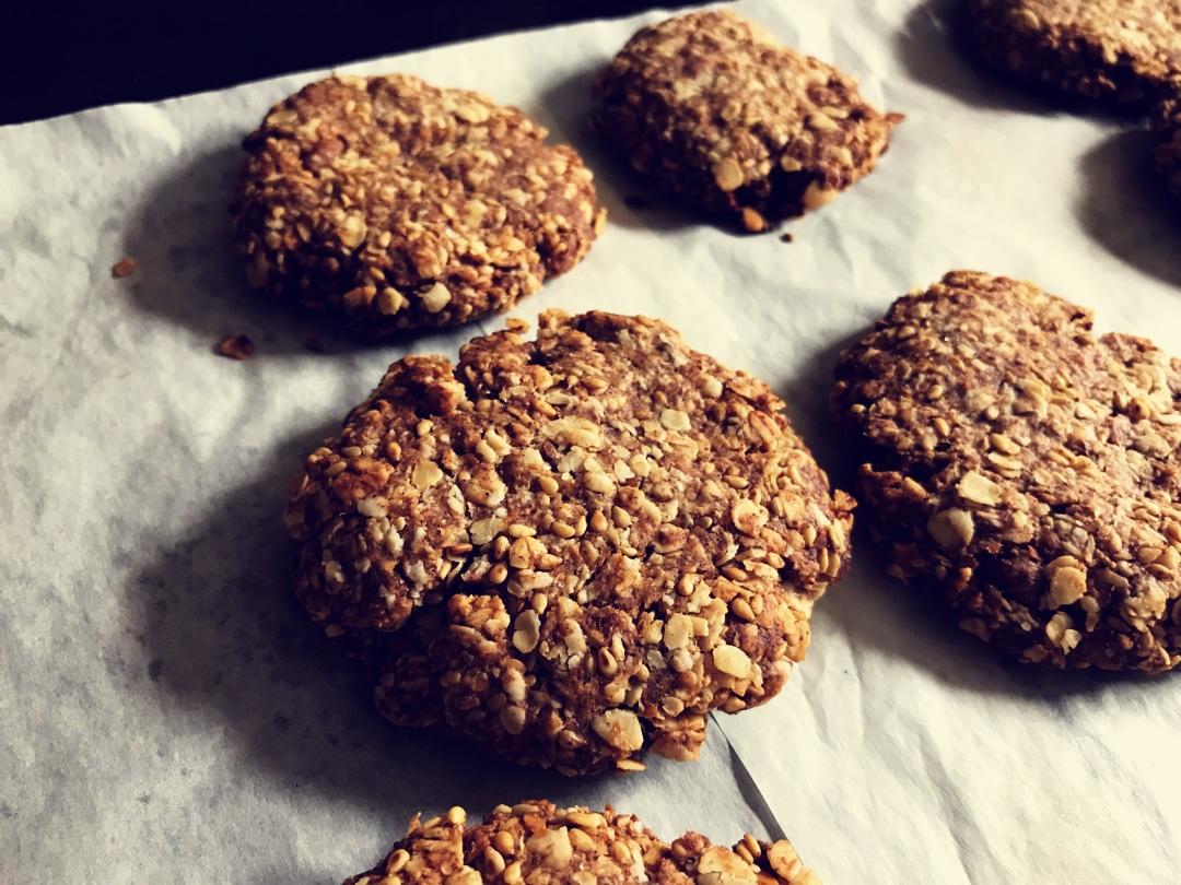 素食:有机燕麦芝麻大饼干