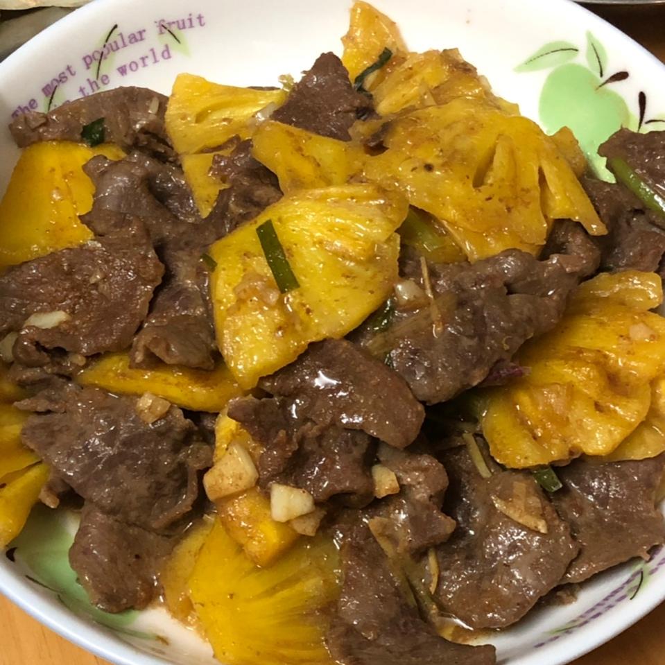 沙茶牛肉炒菠萝🍍