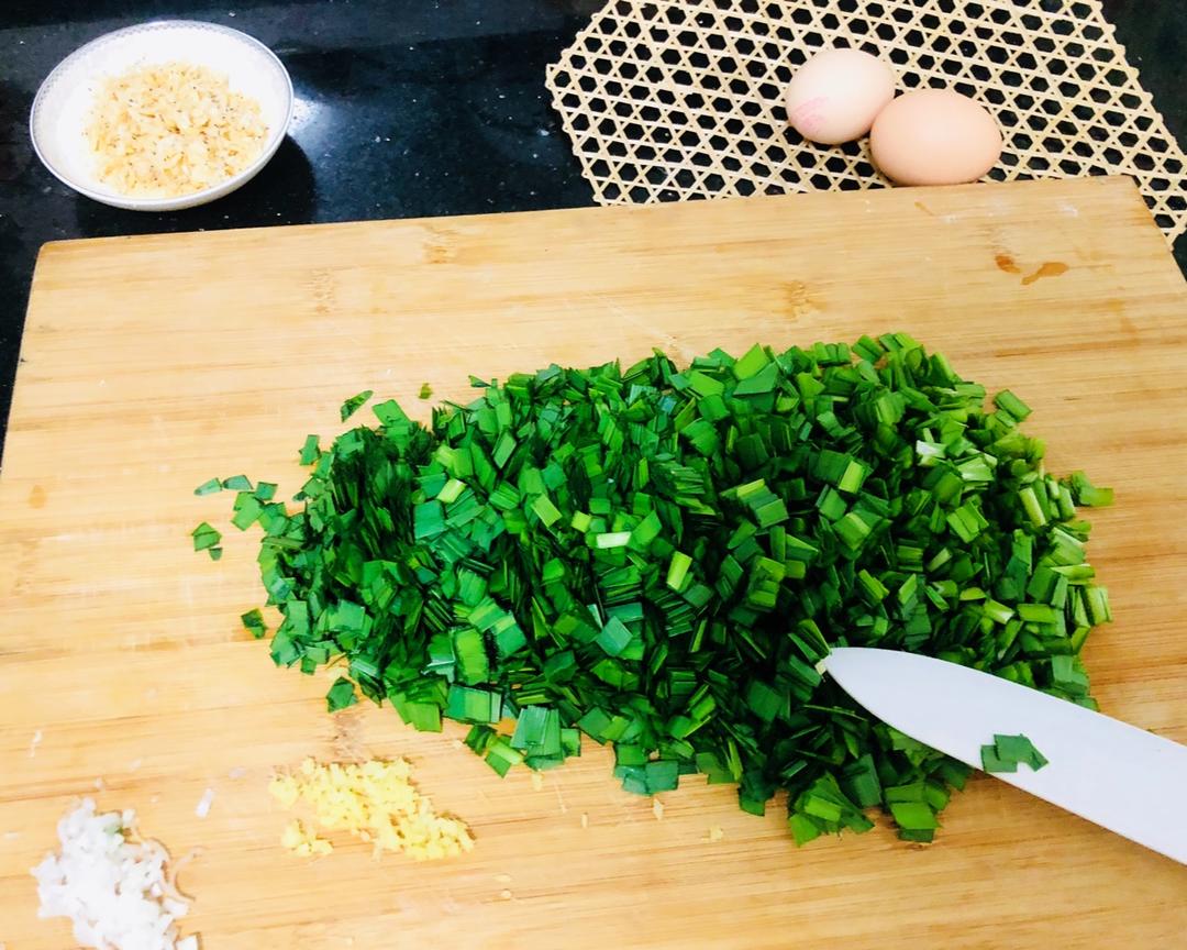 韭菜鸡蛋虾皮饺子的做法