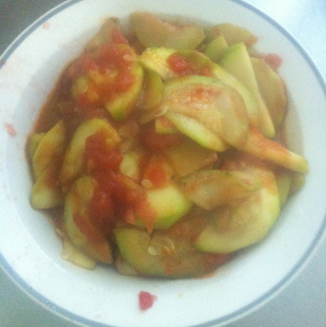 番茄炒西葫芦（已更新）( Stir-fried Tomato and Zucchini )