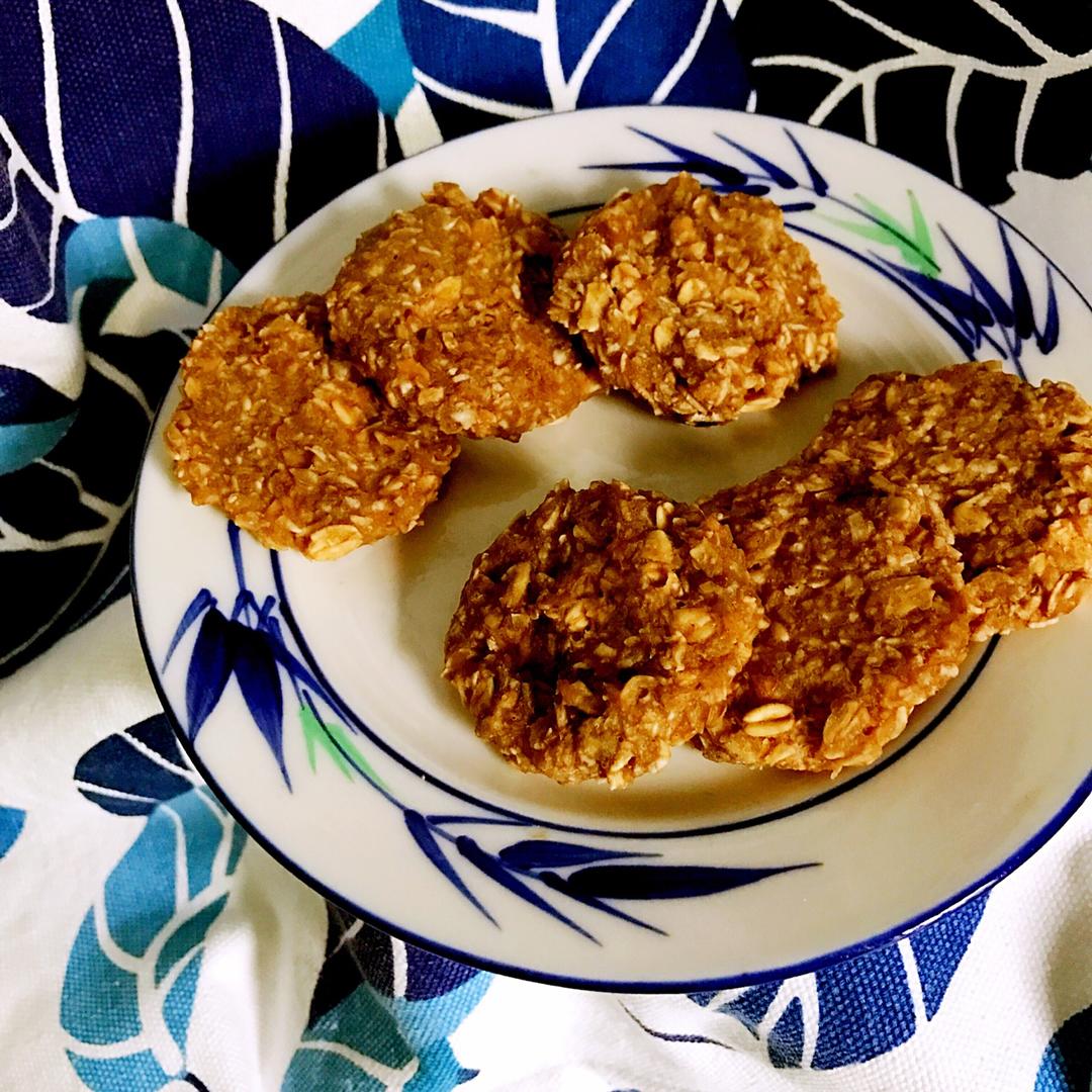 最简单的燕麦饼干（只用2种材料）免烤