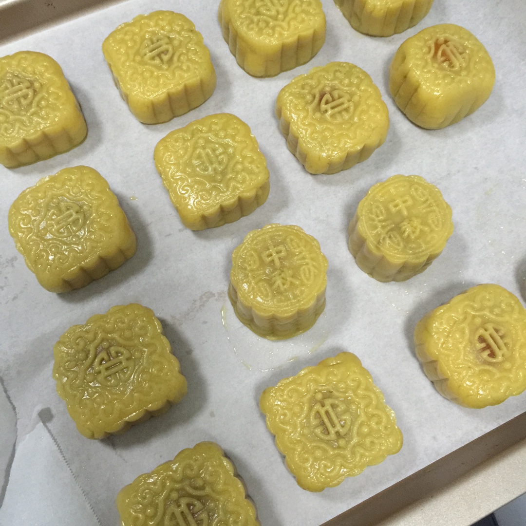 广式月饼——蛋黄莲蓉月饼