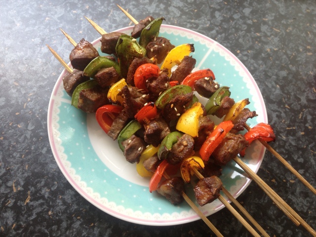 生烤羊肉串