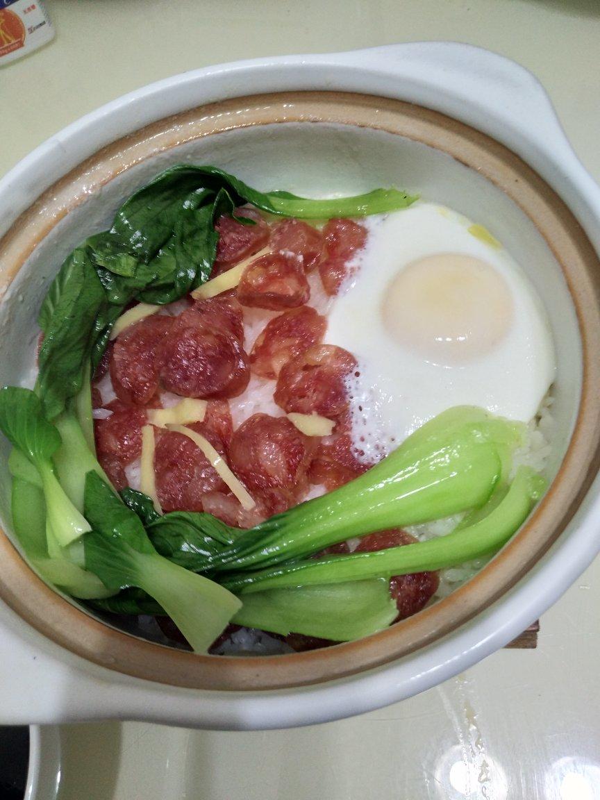 广式腊味煲仔饭