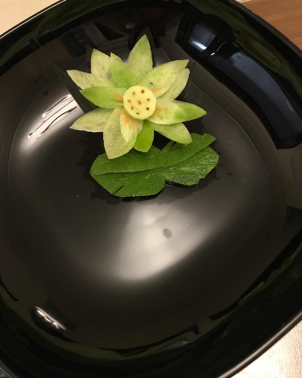 李羊羊li做的简单美丽的盘饰(8)——拼装荷花盘饰