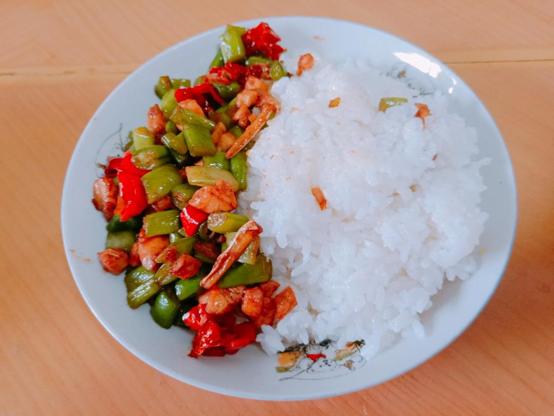 鲜香肉末豆角香菇米粉
