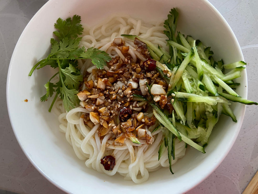 酸辣爽口的凉拌面！保证吃一次就上瘾