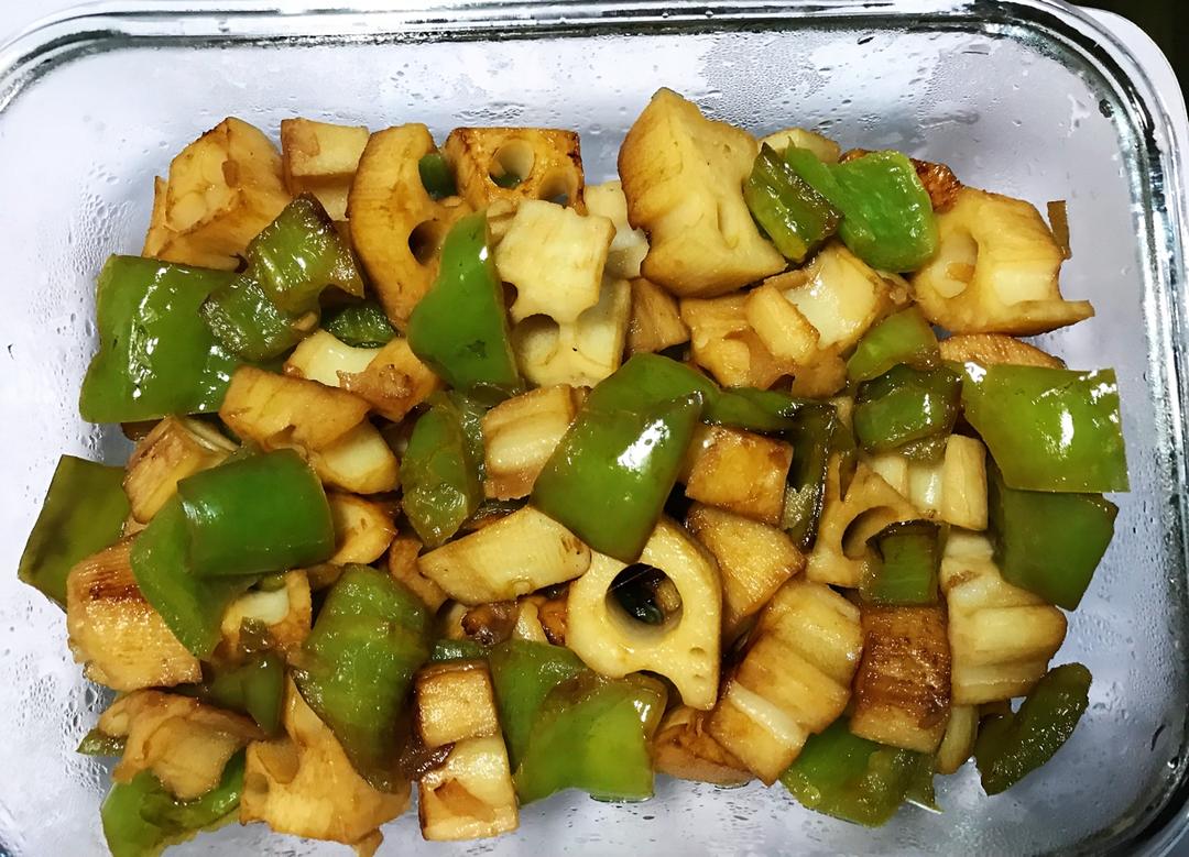 藕丁炒青椒