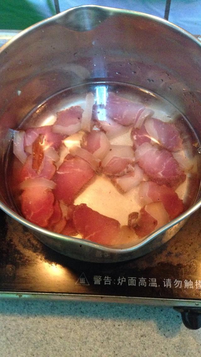 腊肉烧小土豆的做法 步骤5