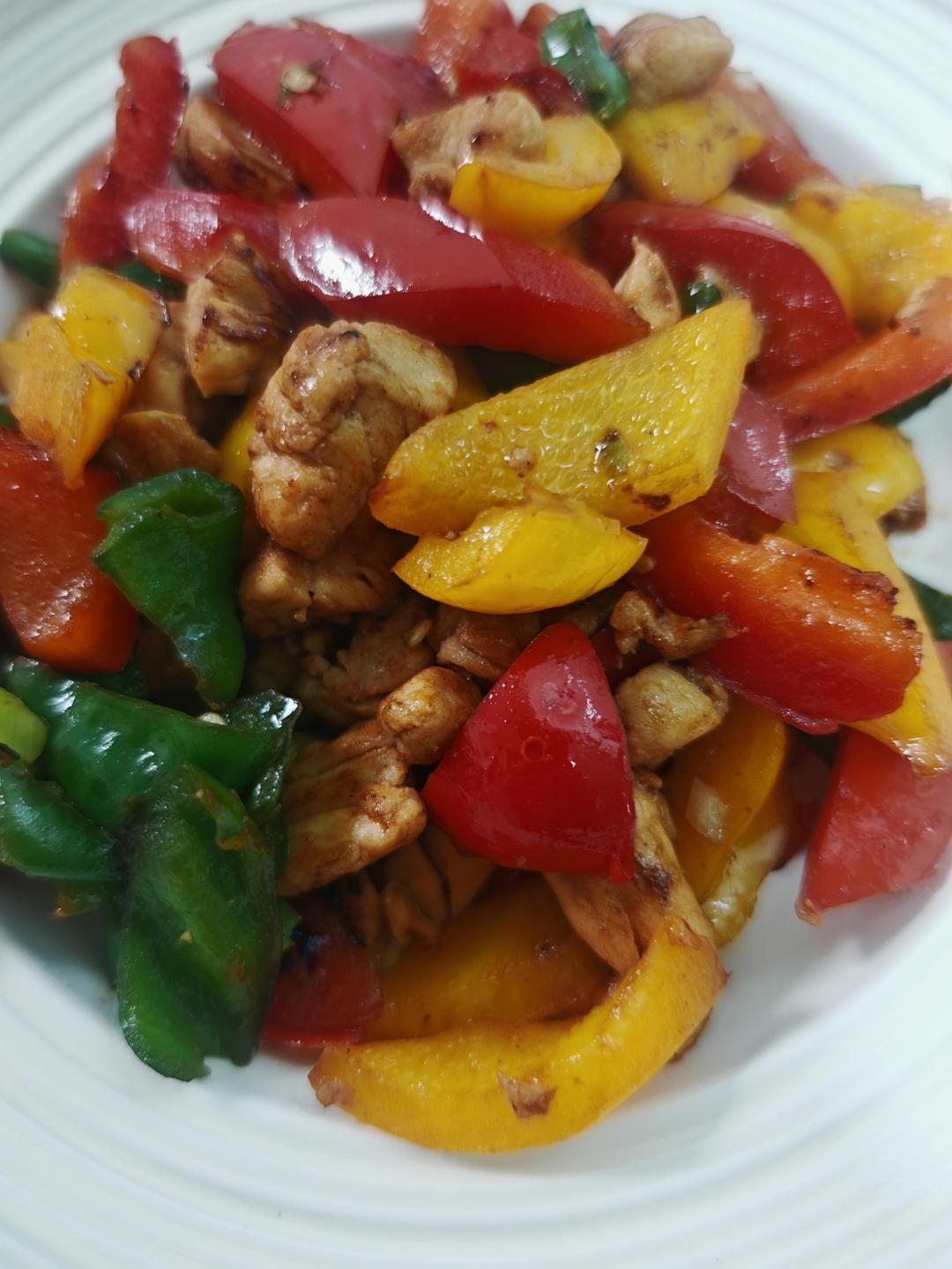 补维c的大菜-五彩缤纷彩椒青椒炒鸡腿肉