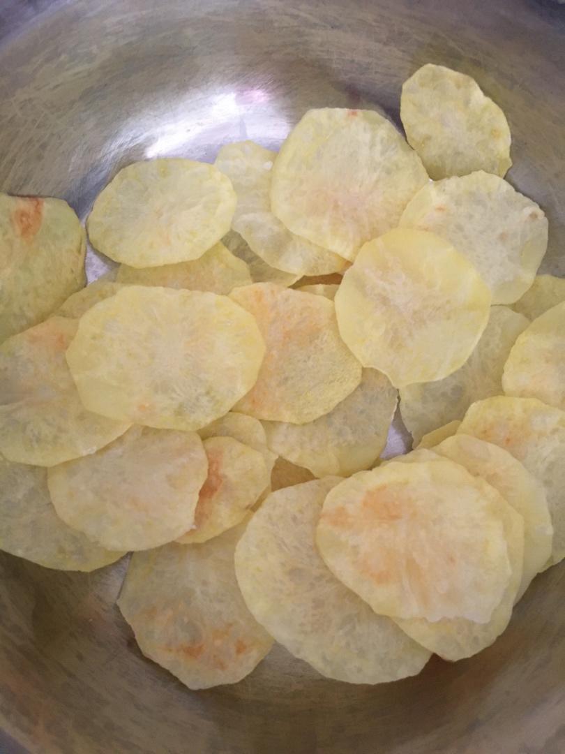 超级简单的微波炉薯片