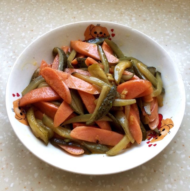 rainbowi做的酸黄瓜炒火腿肠