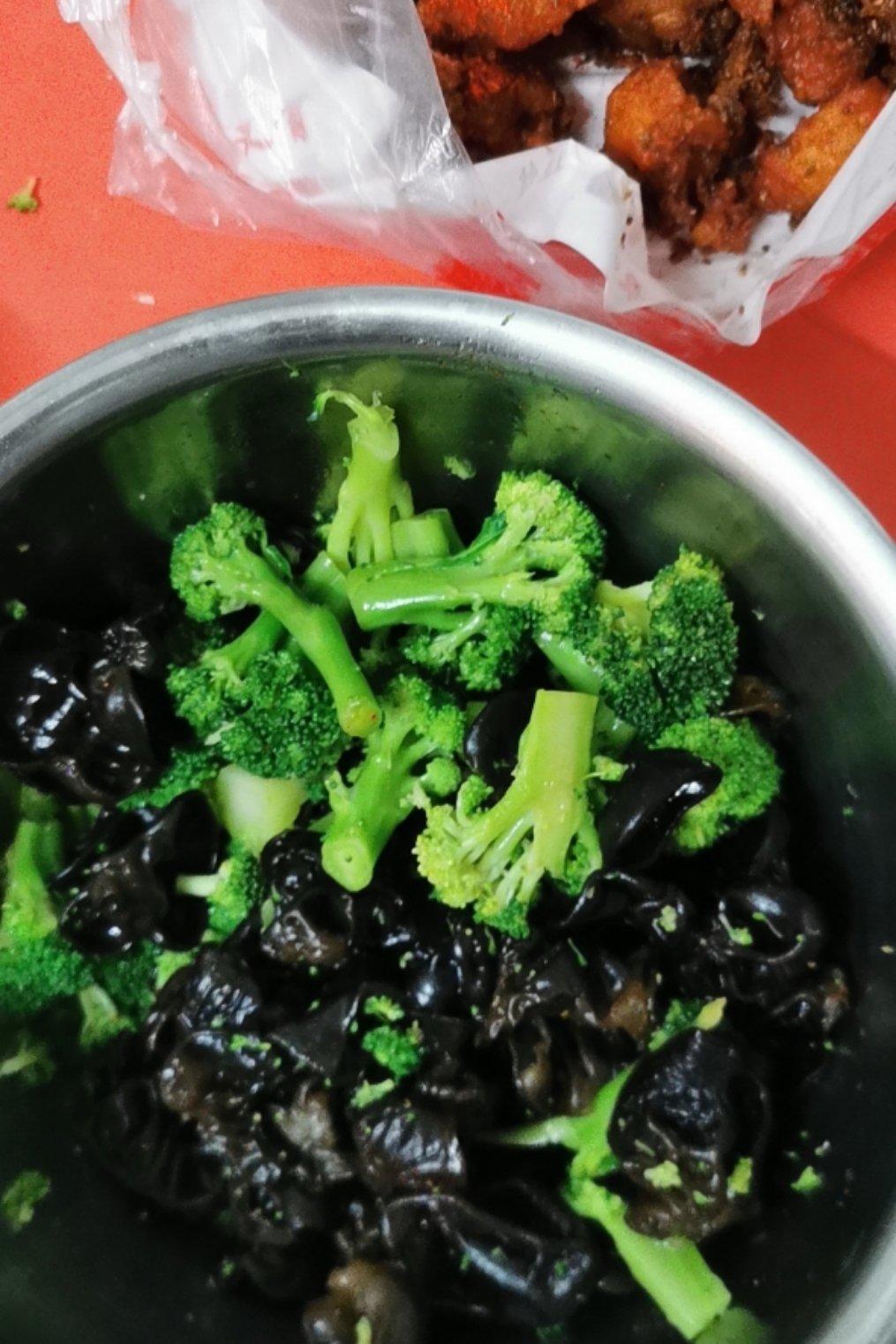 蚝油西兰花木耳