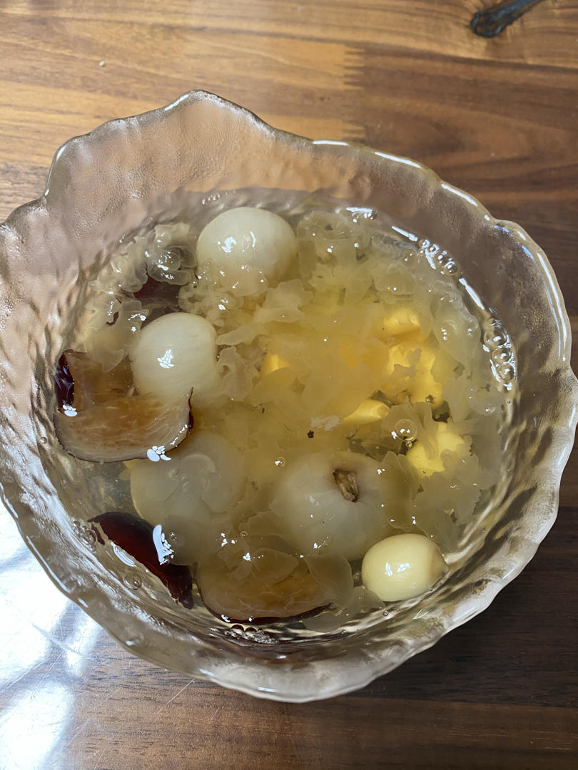 冰糖银耳红枣汤