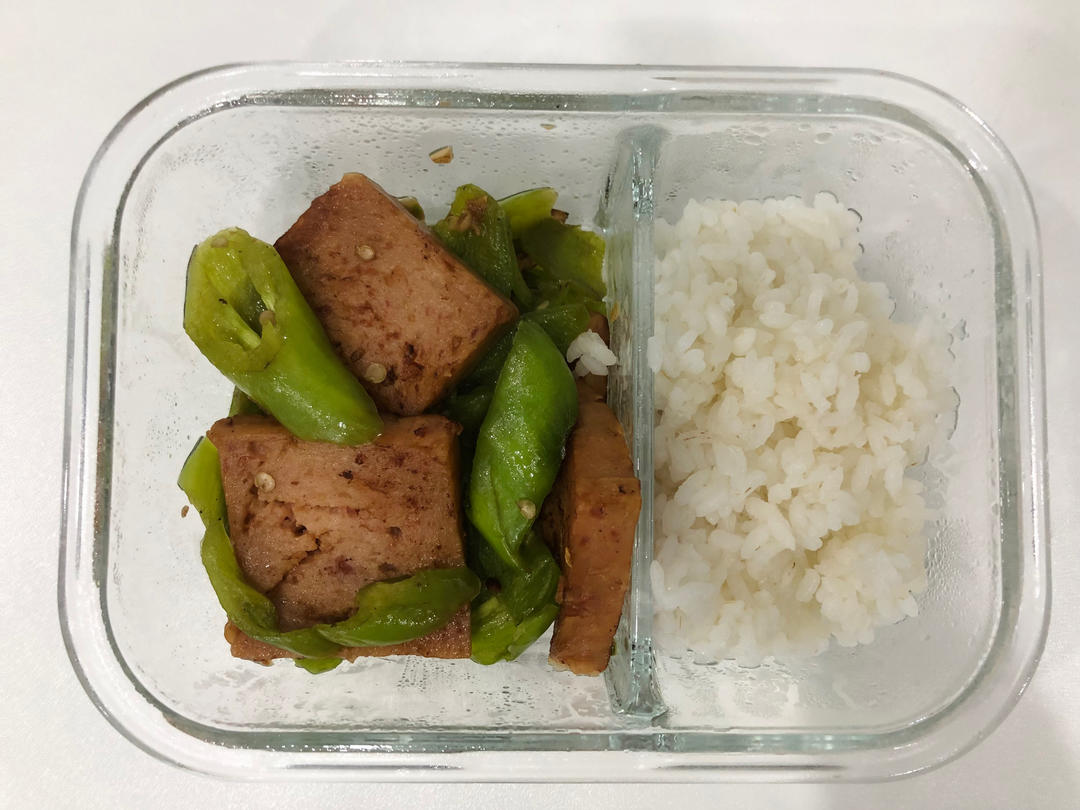 超级下饭的辣椒炒午餐肉