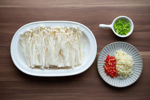 蒜蓉金针菇，简单快手的下饭神菜的做法 步骤1