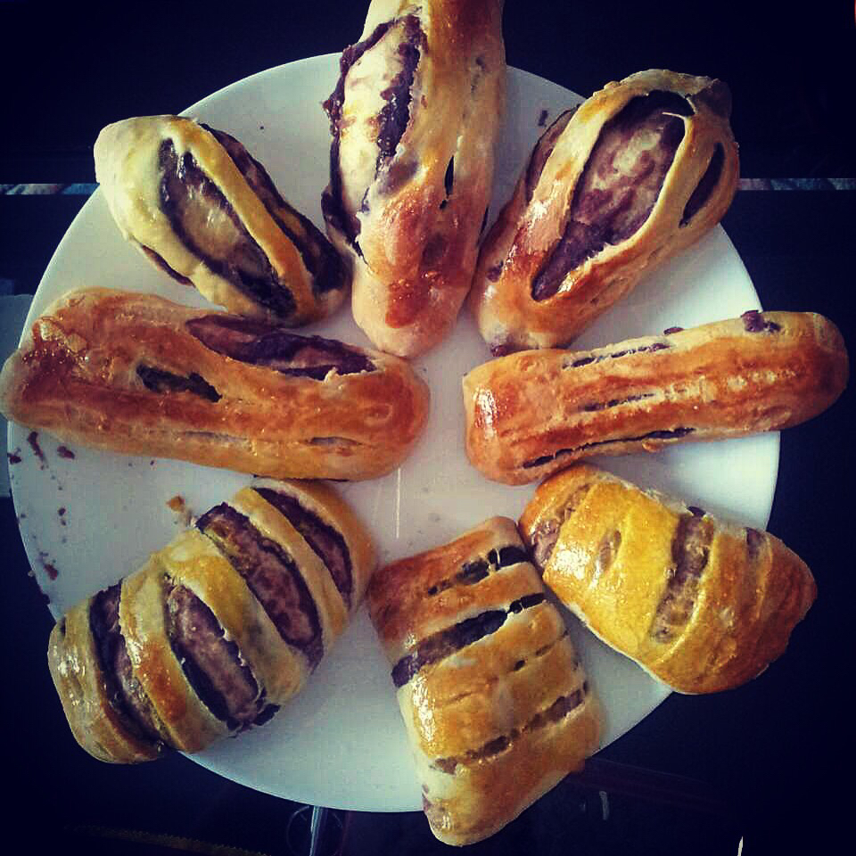 红豆沙面包卷——好吃得不得了#皮黑森林#