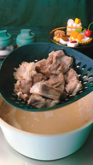广东特色|西洋菜排骨汤的做法 步骤3