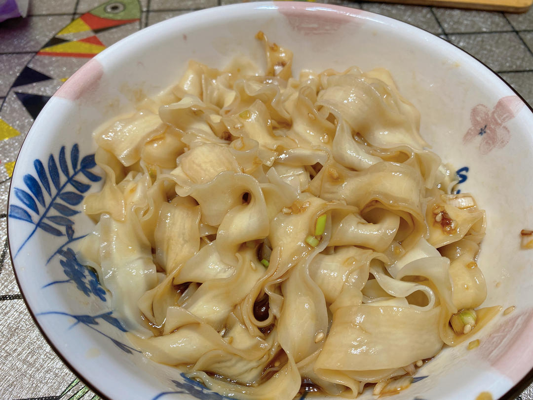 葱油刀削面这样做让你吃完直接舔碗洗都不用洗