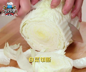 【姐姐好饿】第十期天菜男神李荣浩菜谱：白菜炖牛腩的做法 步骤2